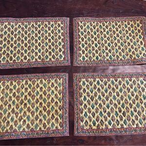 Elegant Provençal quilted placemats. Set of 8.